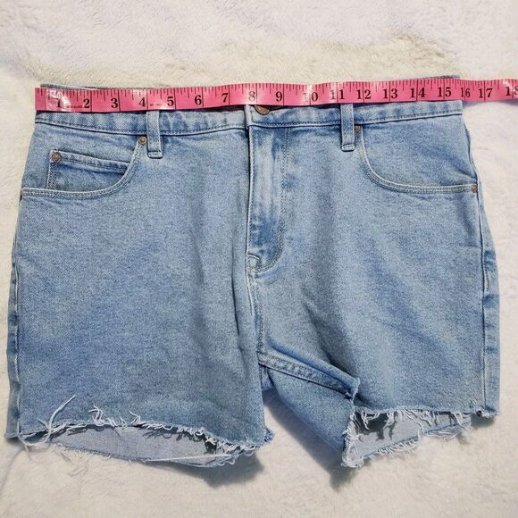 Asos Denim Cut-Off Jean Shorts Women's 32 Mid Rise Light Wash Raw Hem 4" Inseam - Picture 9 of 11